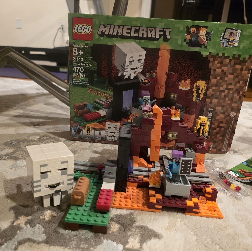 Lego Minecraft "The Nether Portal" set 21143 (470 pcs)